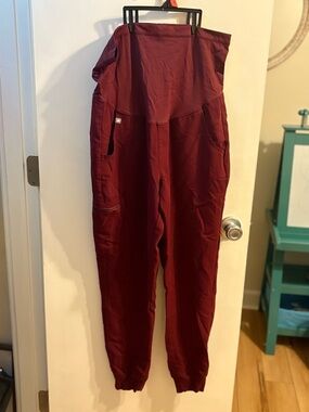 Figs Women's Maternity Burgundy Scrub Joggers